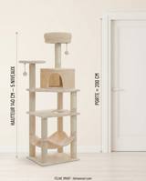 Dimensions arbre à chat : hauteur 140 cm et 5 niveaux, comparé à une porte de 200 cm