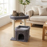 Arbre à chat compact Féline Smart dans un salon, chat sur le perchoir XXL