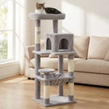 Grand arbre à chat Féline Smart dans un salon, chat sur le perchoir haut